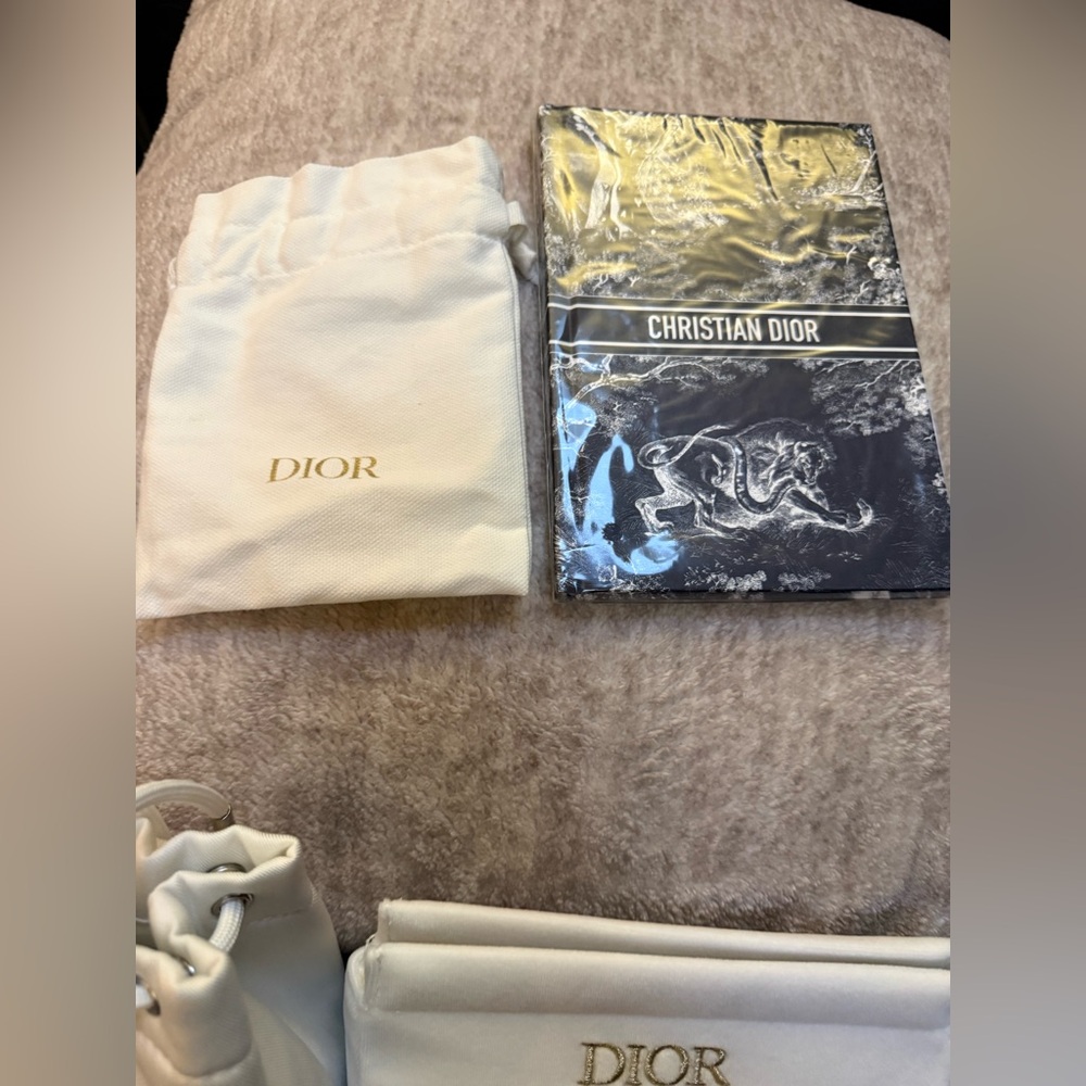 New Dior White Beauty Cosmetic Bag Set Makeup Pouch + Notebook - Picture 3 of 13